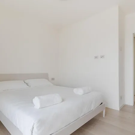 Guesthost - Lambrate Modern Flat With Terrace