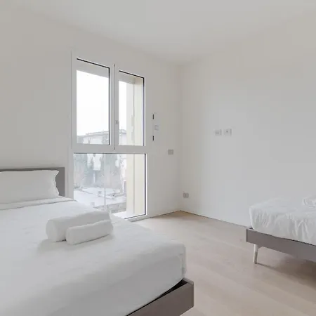 Apartment Guesthost - Lambrate Modern Flat With Terrace *
