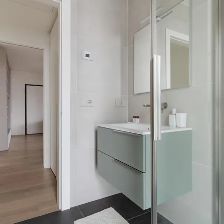 Guesthost - Lambrate Modern Flat With Terrace * Milan